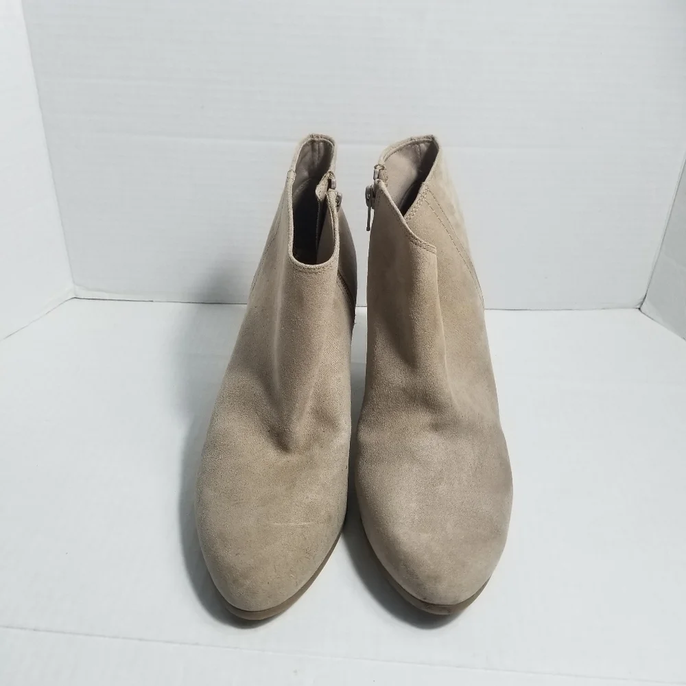OLD NAVY WOMEN'S TAN ANKLE BOOTS SIZE 9